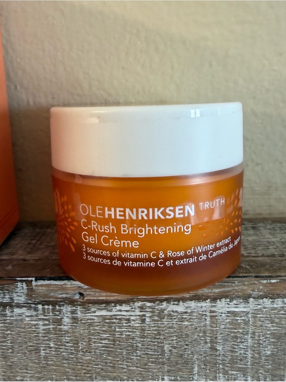 Avene Sunscreen, Grapefruit Moisturizing Lip Mask, Vitamin C Gel + Black Bag - Picture 7 of 8